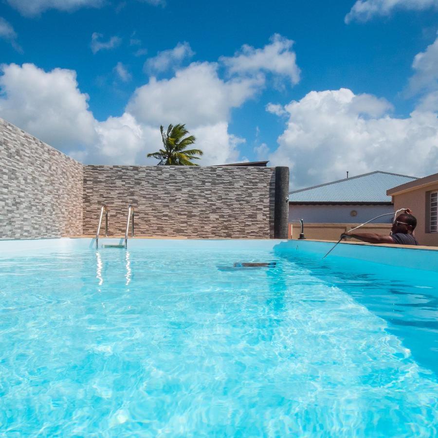 Studio Jacuzzis Et Piscine Au Centre Ville De פורט-לואיס מראה חיצוני תמונה